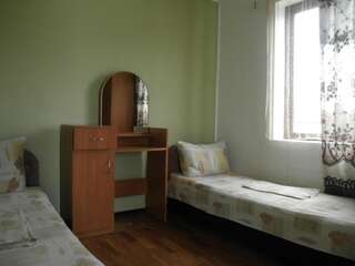 Гостевой дом Lidiya Судак Бюджетный двухместный номер с 1 кроватью или 2 отдельными кроватями-5